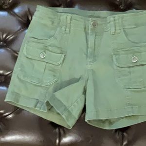 KUT from the Kloth Cargo shorts. Size 10.